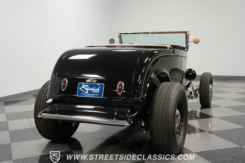 Ford-High-boy-1932-Black-Tan-13