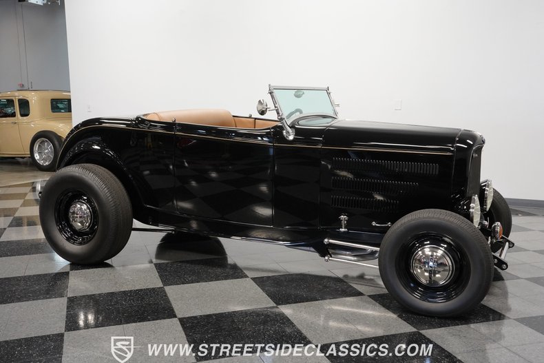 Ford-High-boy-1932-Black-Tan-18
