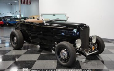 Ford-High-boy-1932-Black-Tan-19