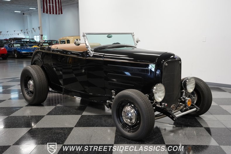 Ford-High-boy-1932-Black-Tan-19