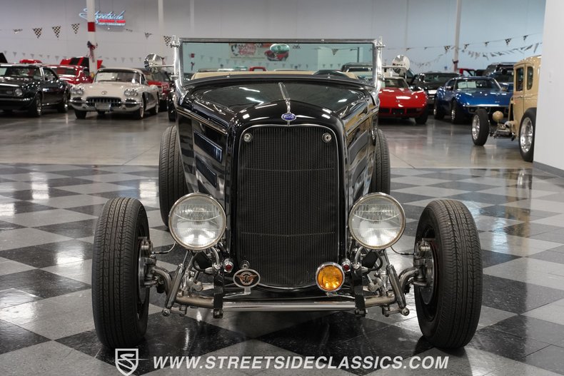 Ford-High-boy-1932-Black-Tan-20