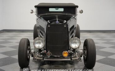 Ford-High-boy-1932-Black-Tan-21