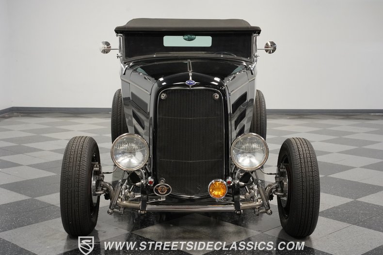 Ford-High-boy-1932-Black-Tan-21