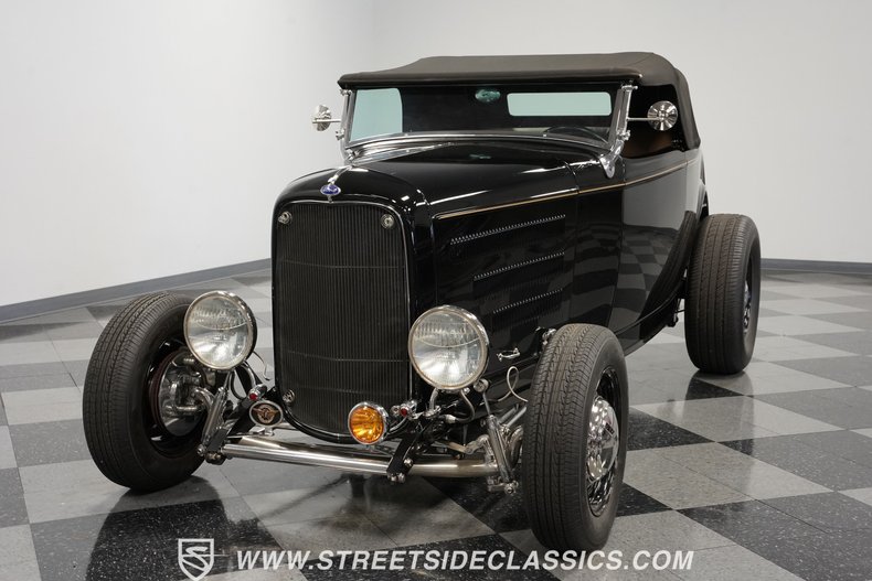 Ford-High-boy-1932-Black-Tan-22