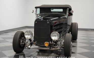 Ford-High-boy-1932-Black-Tan-24