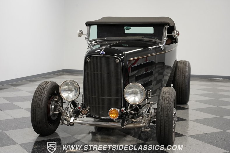 Ford-High-boy-1932-Black-Tan-24