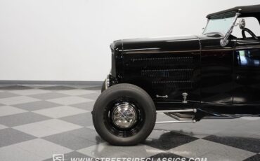Ford-High-boy-1932-Black-Tan-26