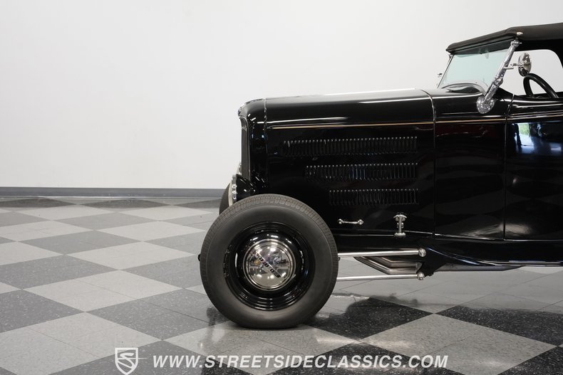 Ford-High-boy-1932-Black-Tan-26