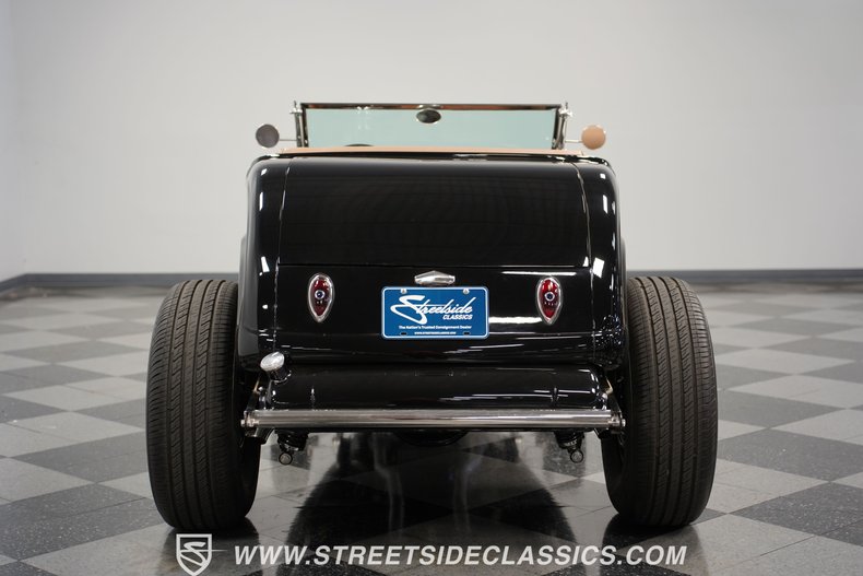 Ford-High-boy-1932-Black-Tan-30