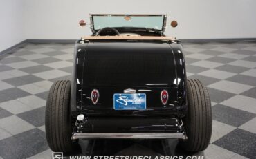 Ford-High-boy-1932-Black-Tan-31