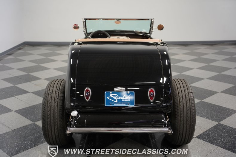 Ford-High-boy-1932-Black-Tan-31