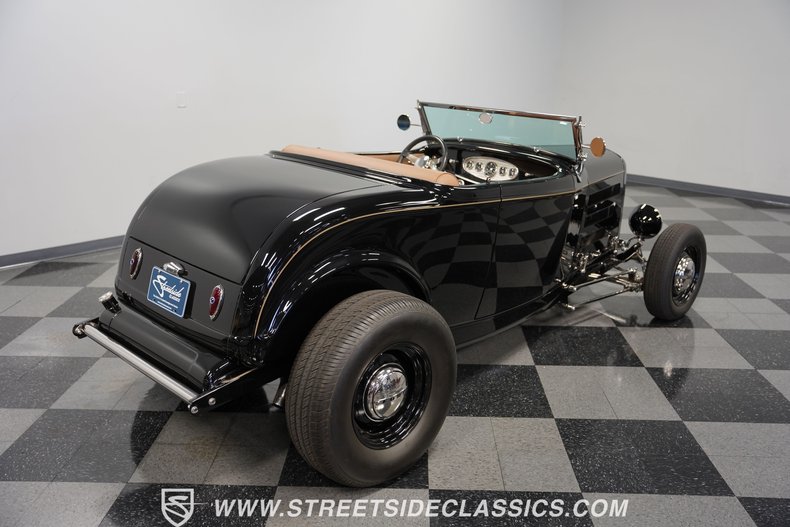 Ford-High-boy-1932-Black-Tan-32