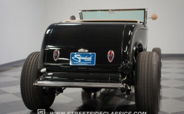 Ford-High-boy-1932-Black-Tan-33