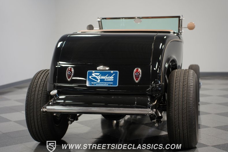 Ford-High-boy-1932-Black-Tan-33
