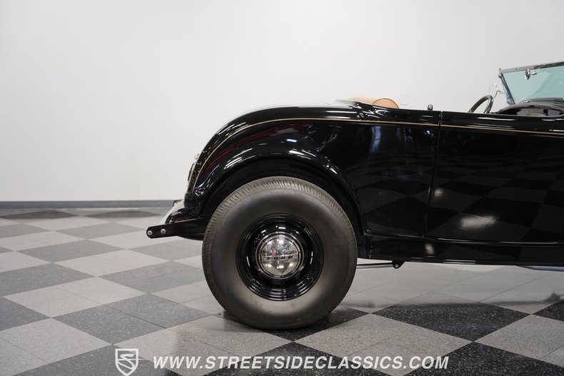Ford-High-boy-1932-Black-Tan-35