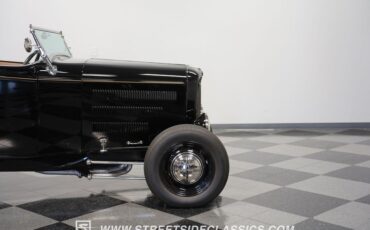 Ford-High-boy-1932-Black-Tan-36