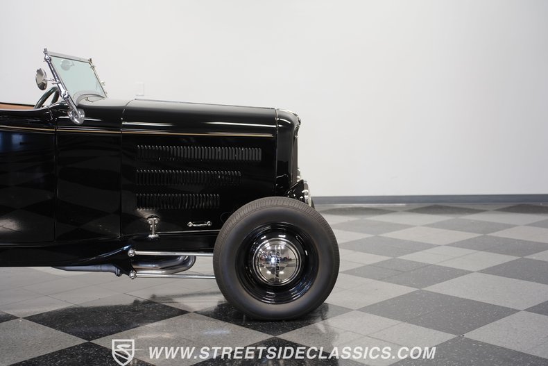 Ford-High-boy-1932-Black-Tan-36