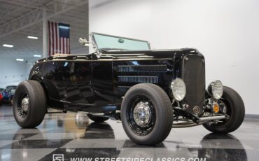 Ford-High-boy-1932-Black-Tan-37