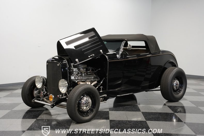 Ford-High-boy-1932-Black-Tan-38