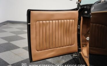Ford-High-boy-1932-Black-Tan-40