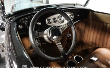 Ford-High-boy-1932-Black-Tan-41