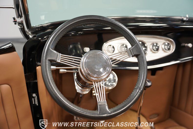 Ford-High-boy-1932-Black-Tan-42