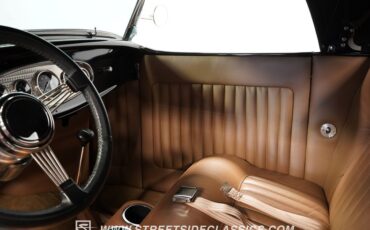 Ford-High-boy-1932-Black-Tan-47