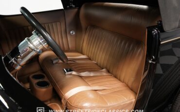 Ford-High-boy-1932-Black-Tan-48