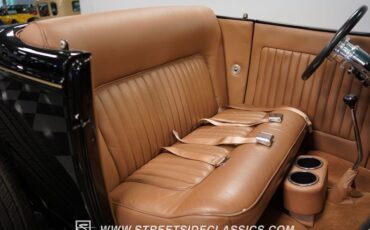 Ford-High-boy-1932-Black-Tan-49