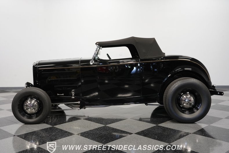 Ford-High-boy-1932-Black-Tan-8