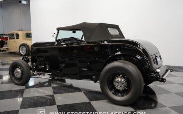 Ford-High-boy-1932-Black-Tan-9