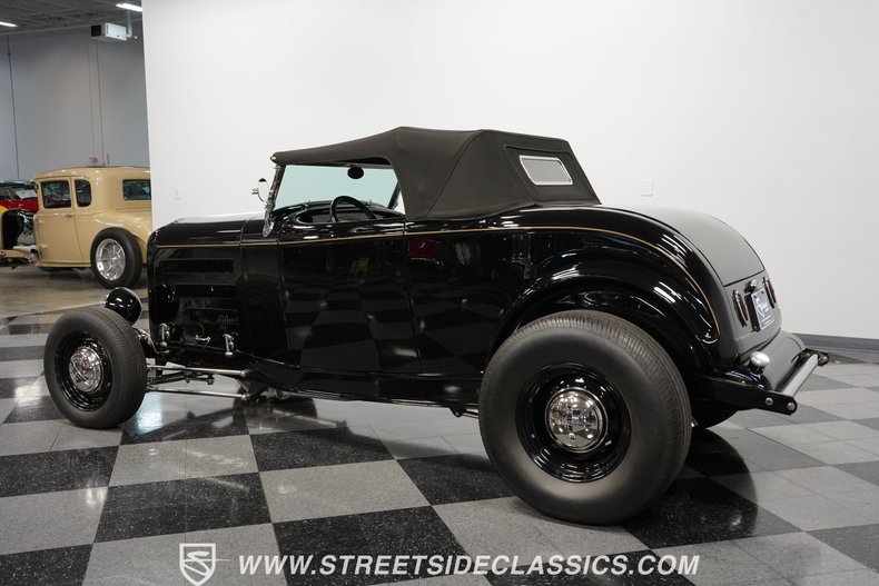 Ford-High-boy-1932-Black-Tan-9