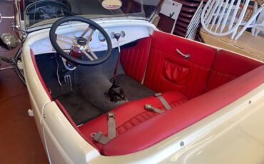 Ford-High-boy-1932-Cream-Red-Leather-3