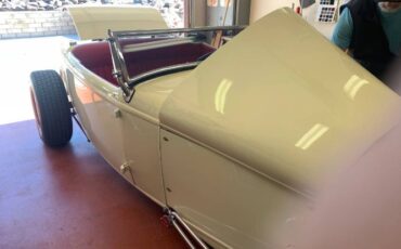 Ford-High-boy-1932-Cream-Red-Leather-4