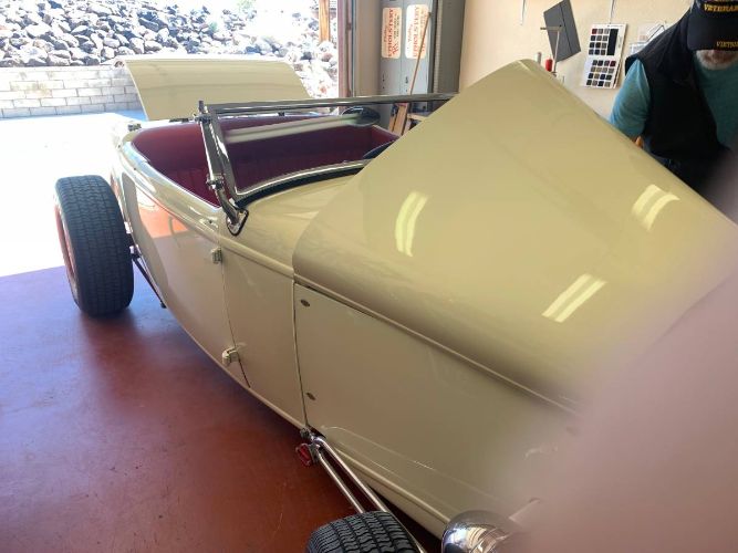 Ford-High-boy-1932-Cream-Red-Leather-4