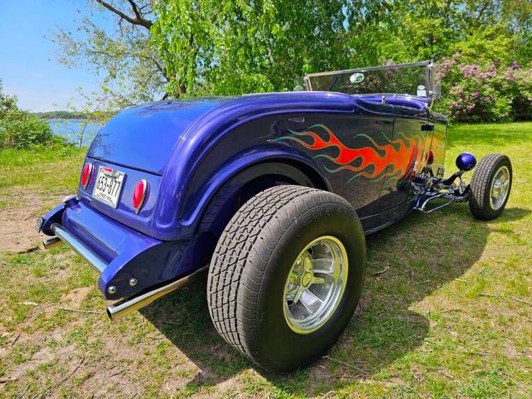 Ford-High-boy-1932-blue-gray-1