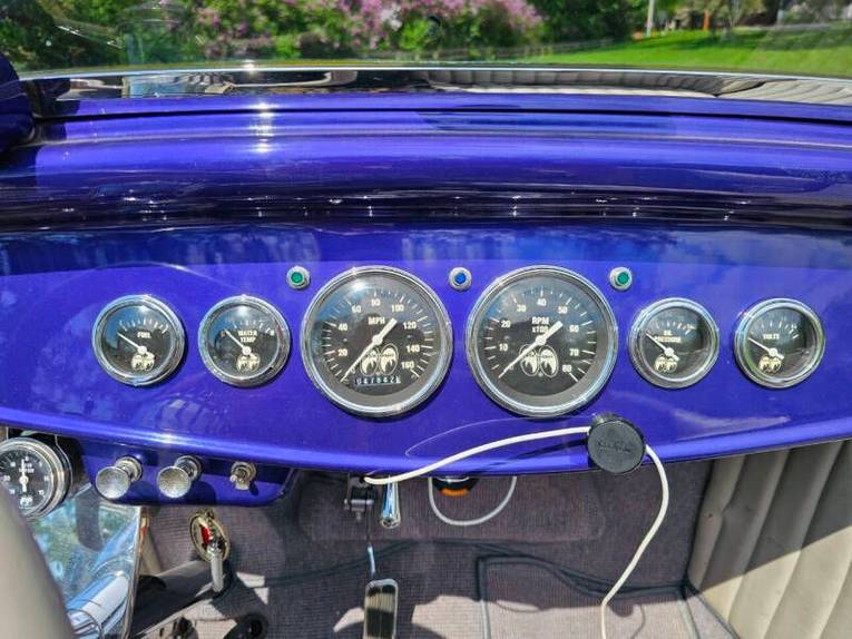 Ford-High-boy-1932-blue-gray-12