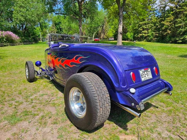Ford-High-boy-1932-blue-gray-2