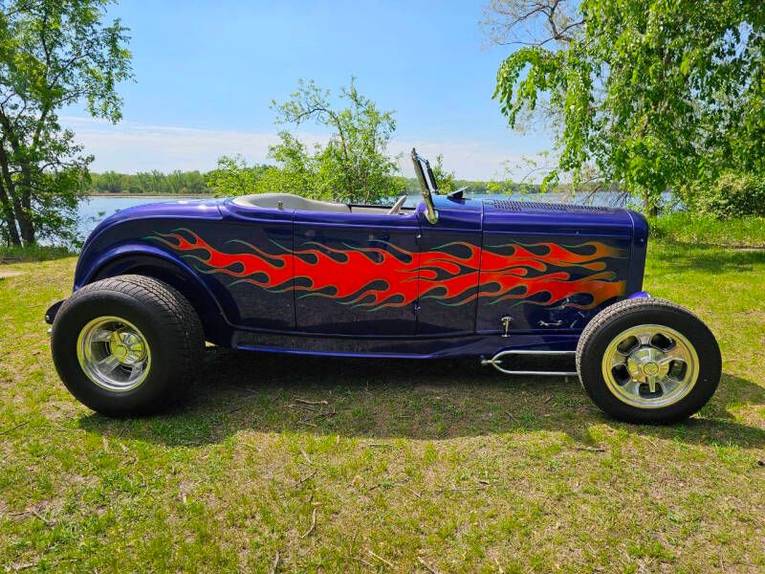 Ford-High-boy-1932-blue-gray