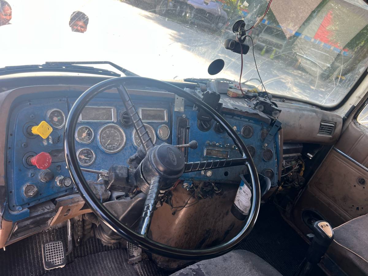 Ford-L-9000-diesel-1995-blue-6