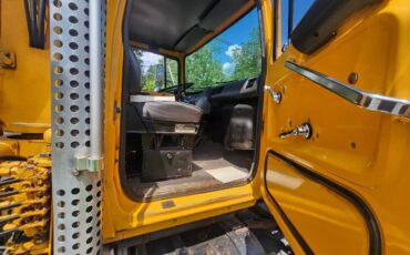 Ford-L8000-diesel-1991-orange-10