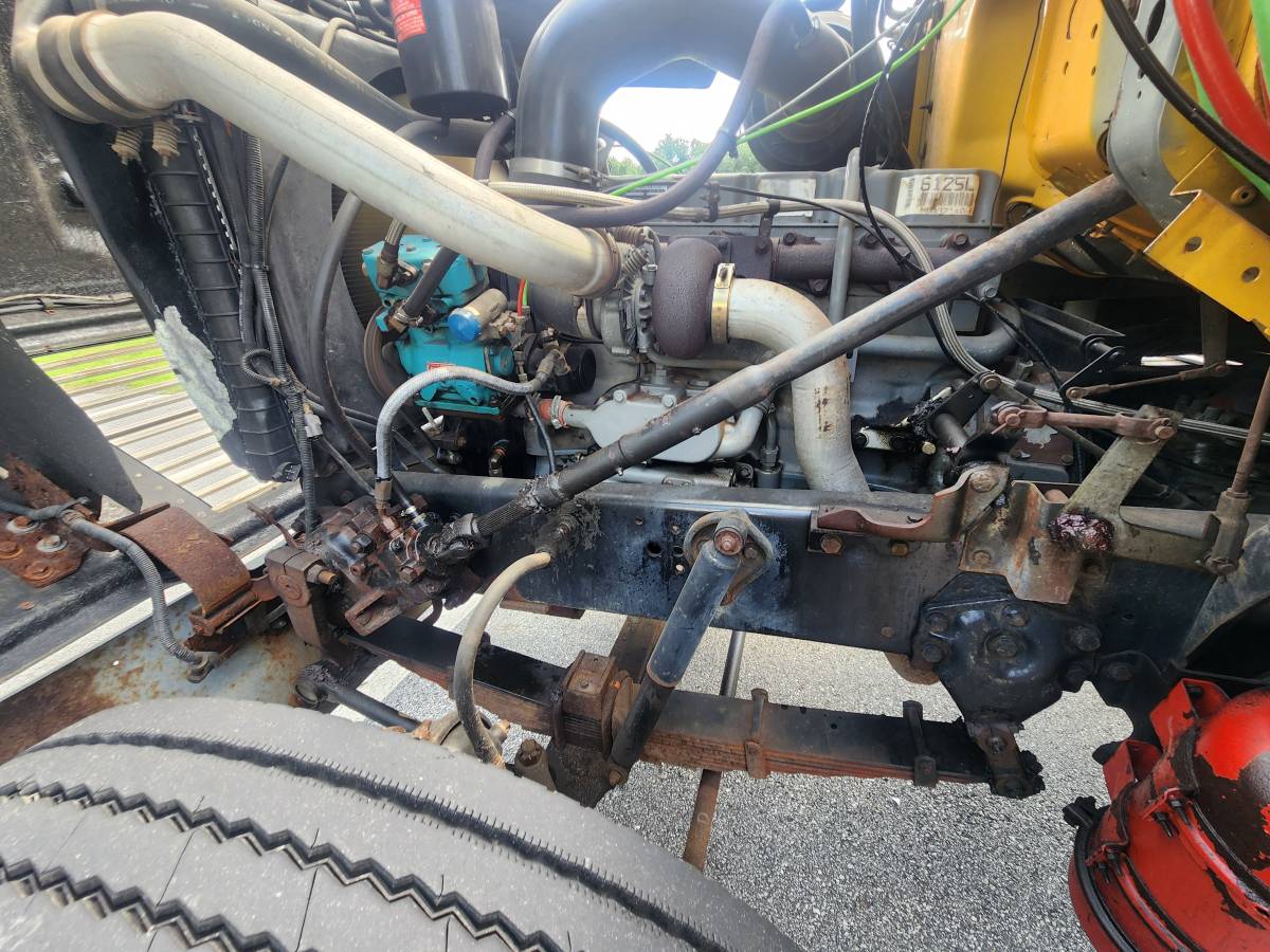 Ford-L8000-diesel-1991-orange-18