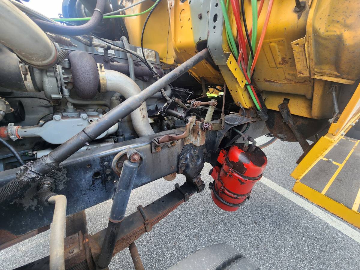 Ford-L8000-diesel-1991-orange-2