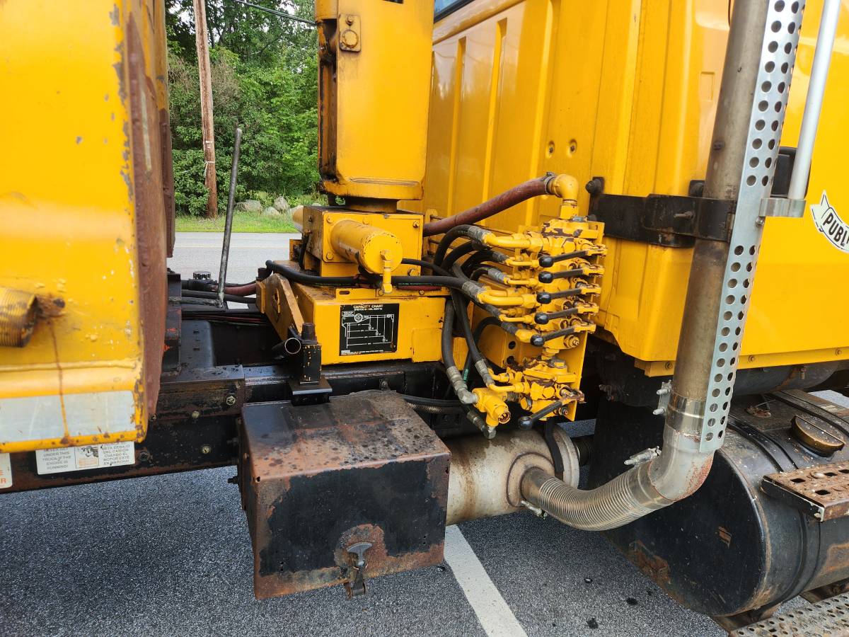 Ford-L8000-diesel-1991-orange-21