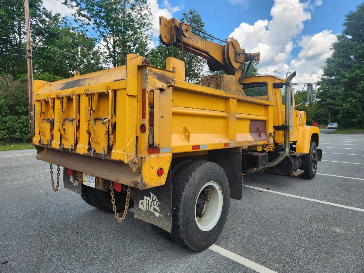 Ford-L8000-diesel-1991-orange-22