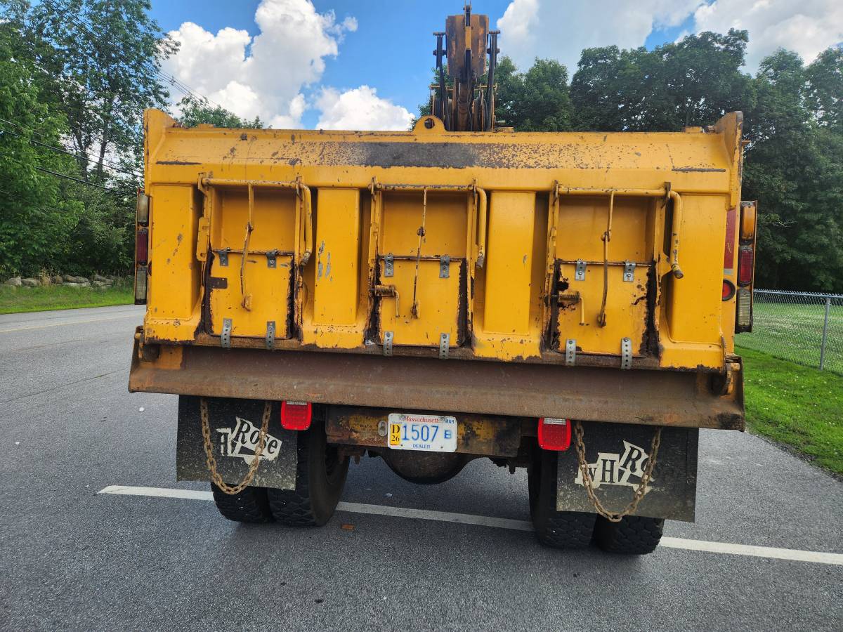 Ford-L8000-diesel-1991-orange-23