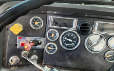Ford-L8000-diesel-1991-orange-4