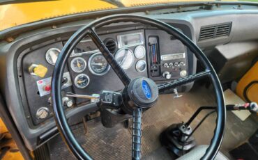 Ford-L8000-diesel-1991-orange-5