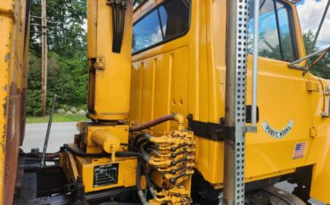 Ford-L8000-diesel-1991-orange-6