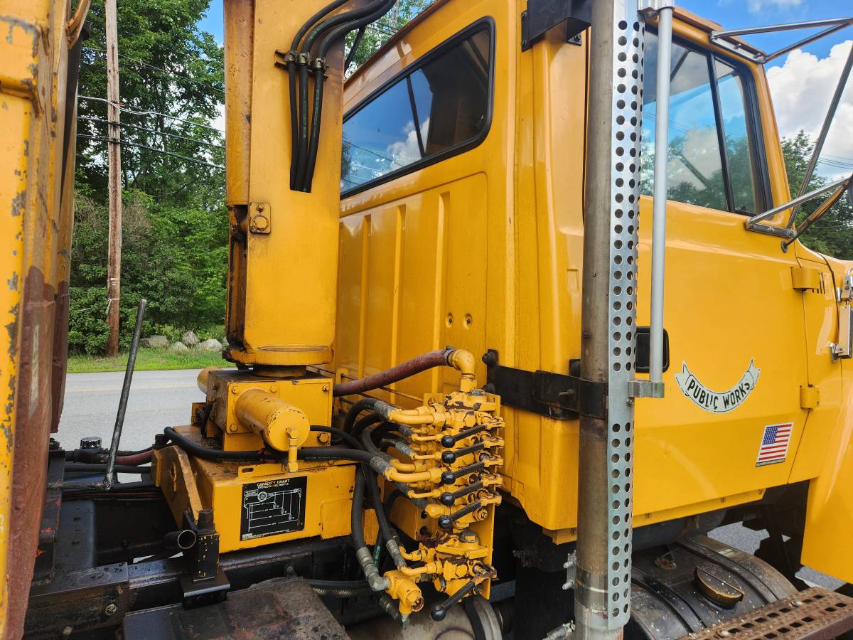 Ford-L8000-diesel-1991-orange-6